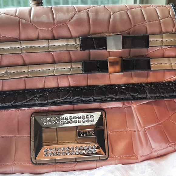 Beautiful 11 inch pink Guess Clutch - Picture 2 of 3